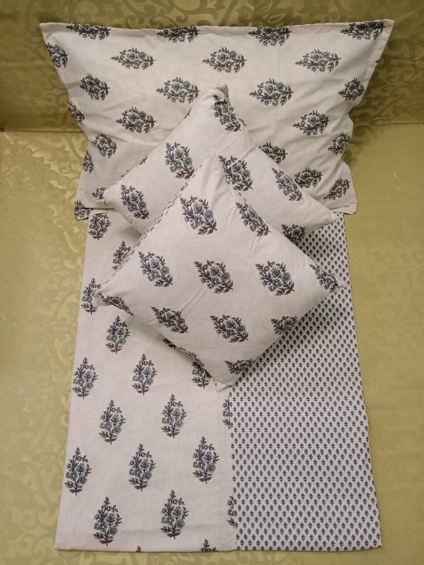 100% Cotton Printed Bedsheet Set by Homiekart