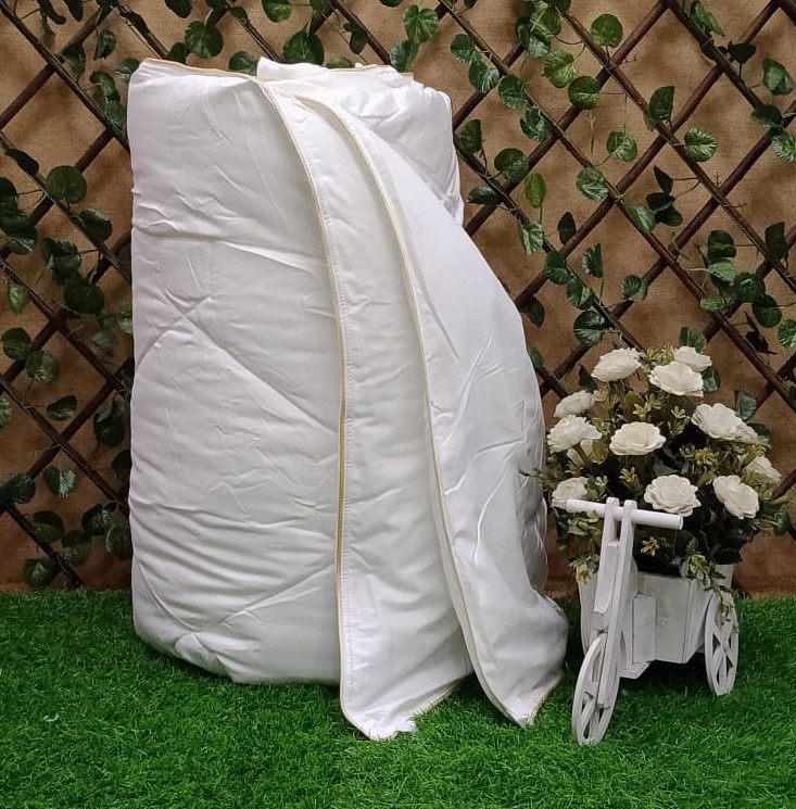 200 GSM Microfiber Filling White Comforter by WRAP
