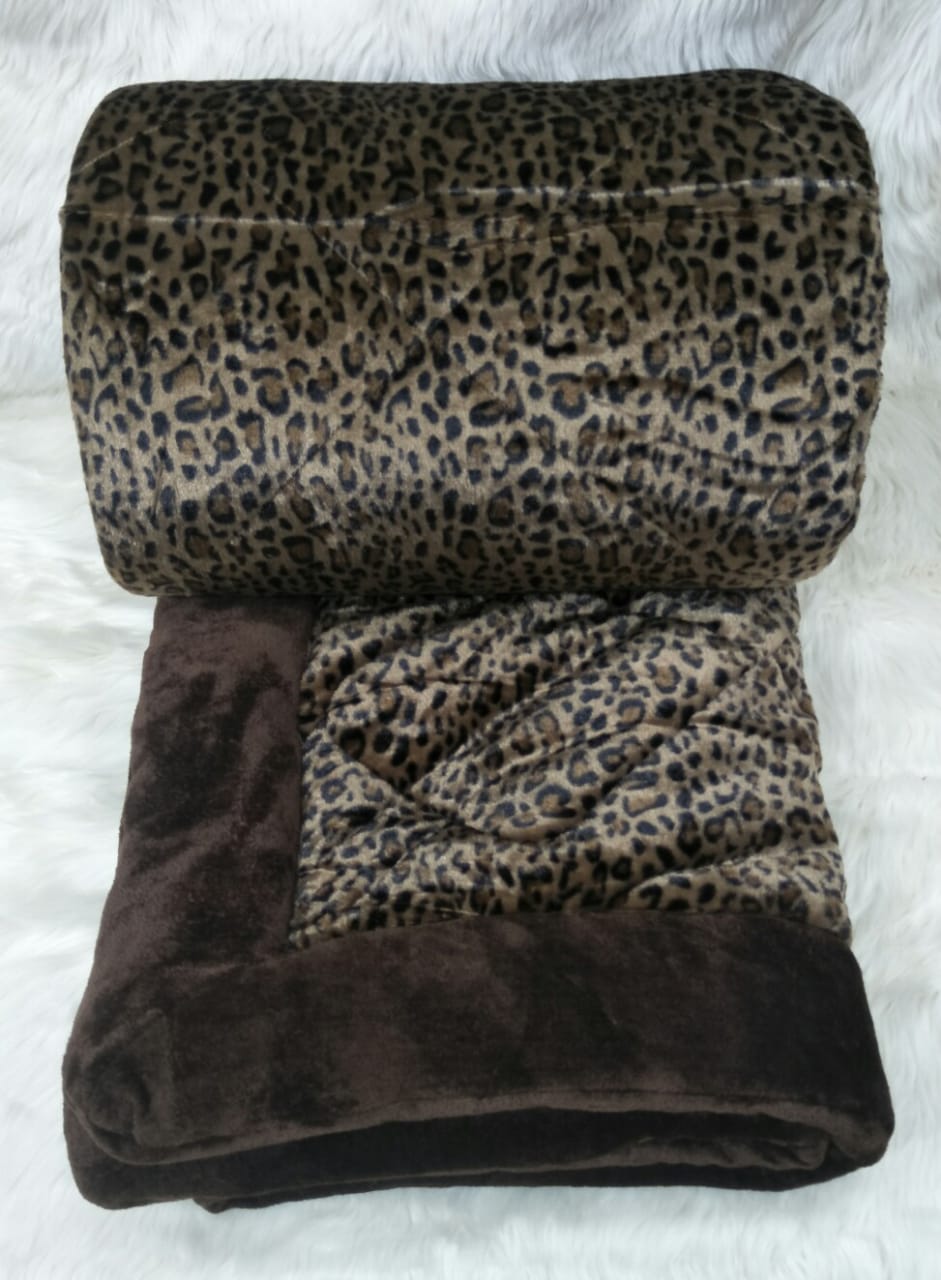Animal Skin Printed 350 GSM Microfiber Double Bed Quilt by HOMIEKART