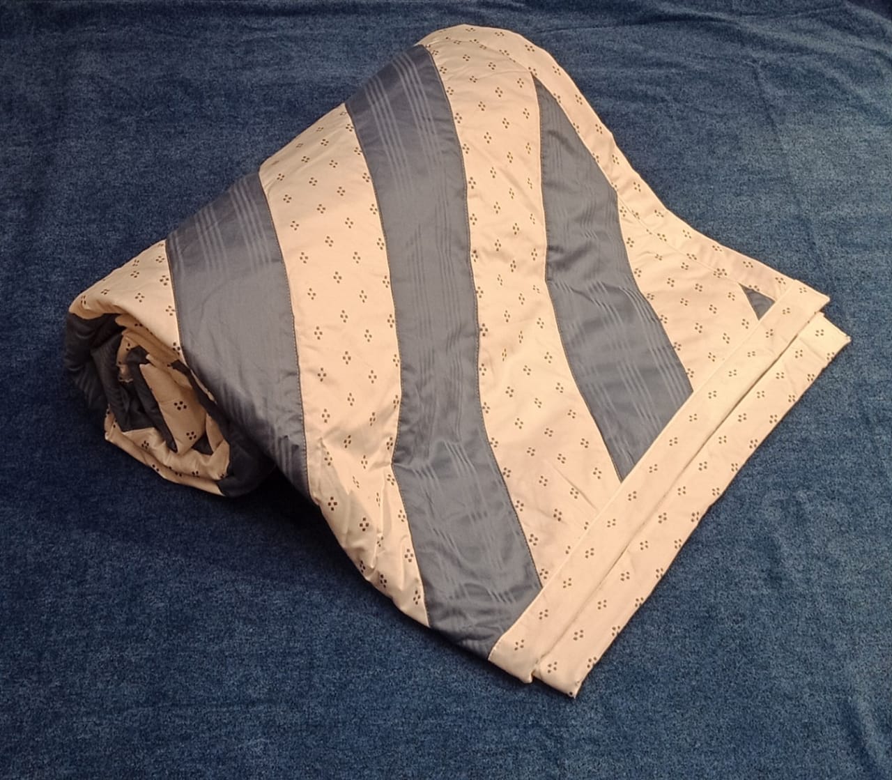 Striped Printed Reversible Comforter by HOMIEKART