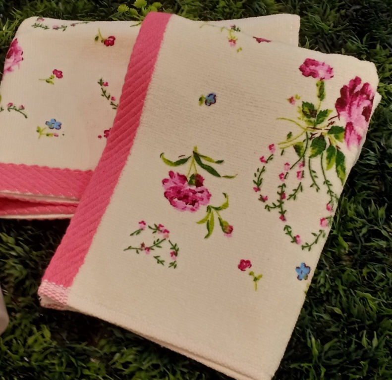 100% Cotton Printed Hand Towel  by Homiekart