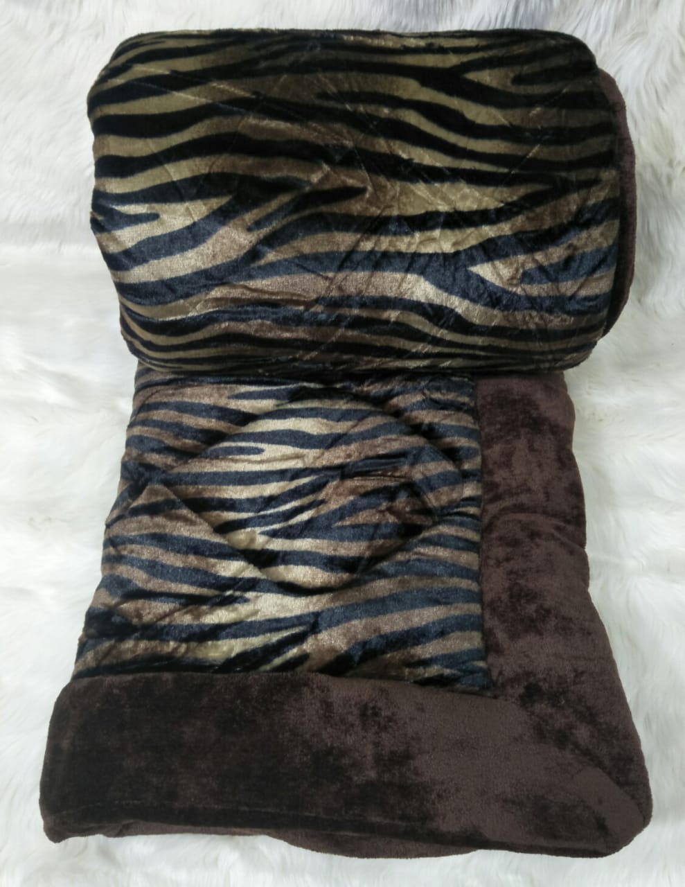 Animal Skin Printed 350 GSM Microfiber Double Bed Quilt by HOMIEKART