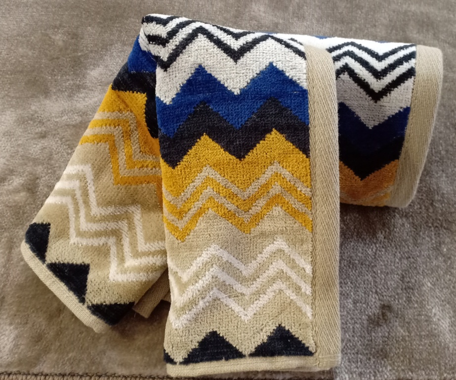 Cotton Jacquard  Hand Towel  by Homiekart