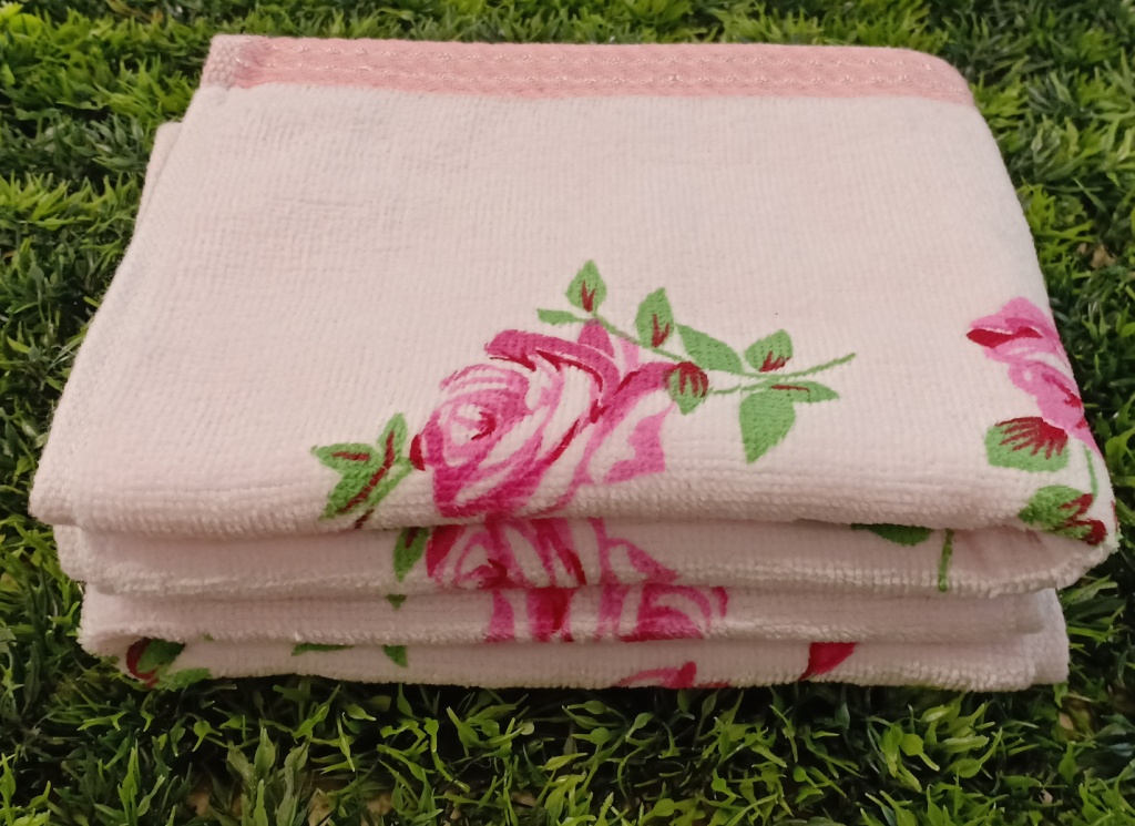 100% Cotton Printed Hand Towel  by Homiekart